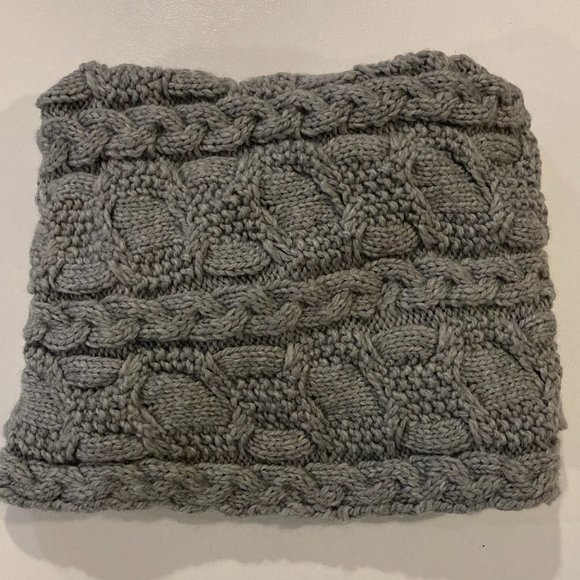 NWT Cable knit infinity scarf - Picture 4 of 4
